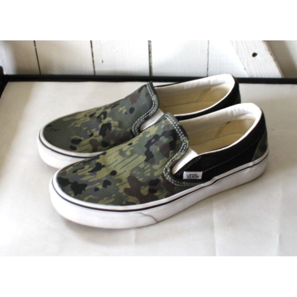 Vans Classic Slip On Sneakers Camo Canvas Shoes Skate W Size 7.5 med- Men's Size